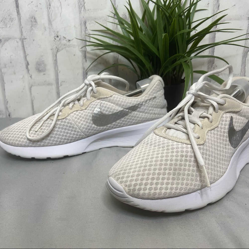 Nike Tanjun Sneakers